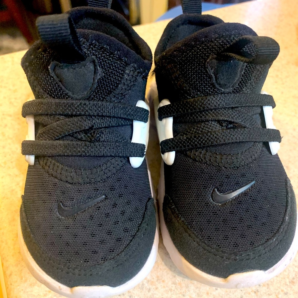 **SOLD** Nike Prestos Size 5C